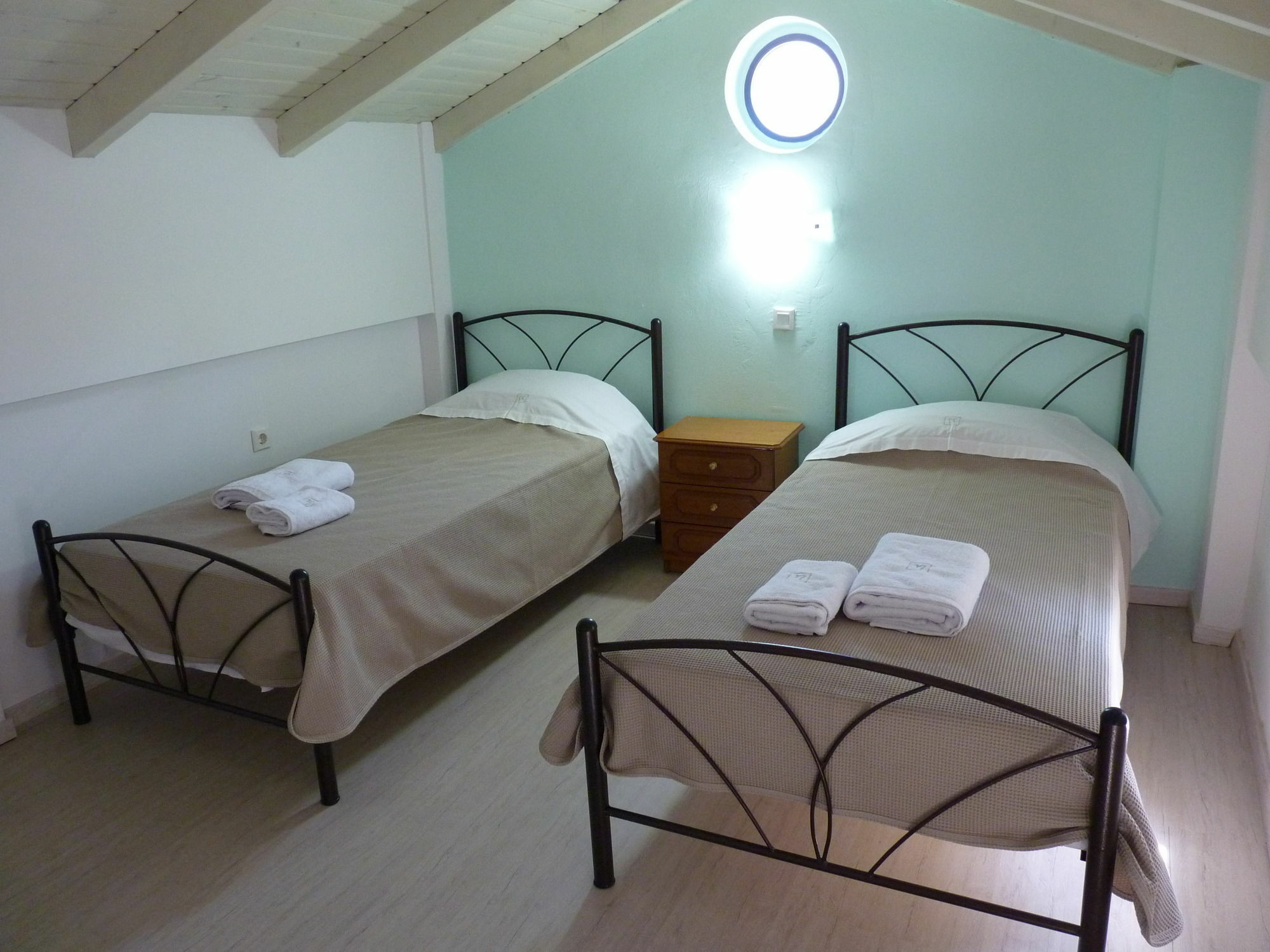מיקרוס גיאלוס Ilianthos Apartments & Studios מראה חיצוני תמונה